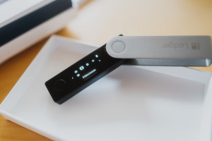Hardware wallet voor cold crypto staking